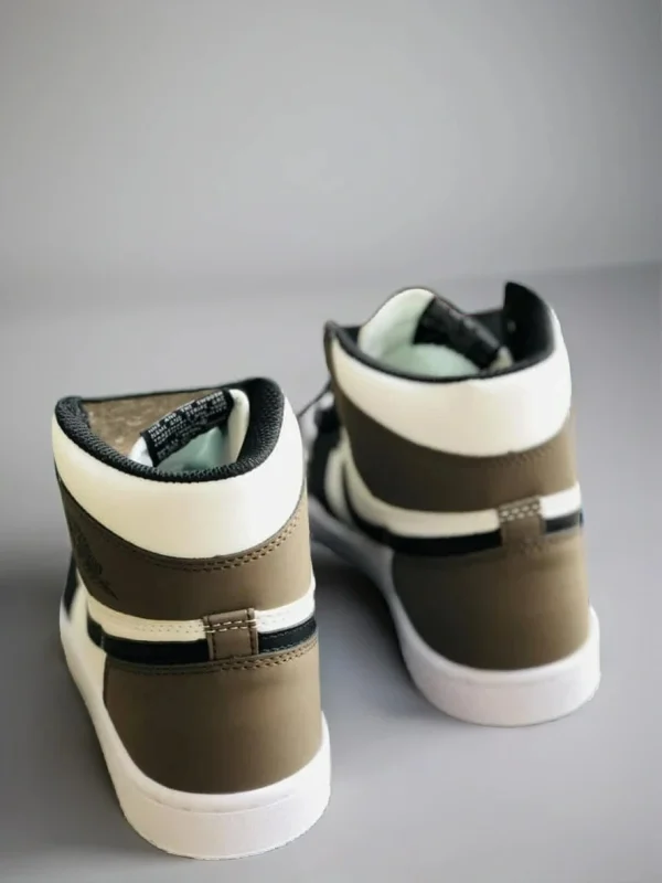 Air Jordan 1 Dark Mocha - Image 4