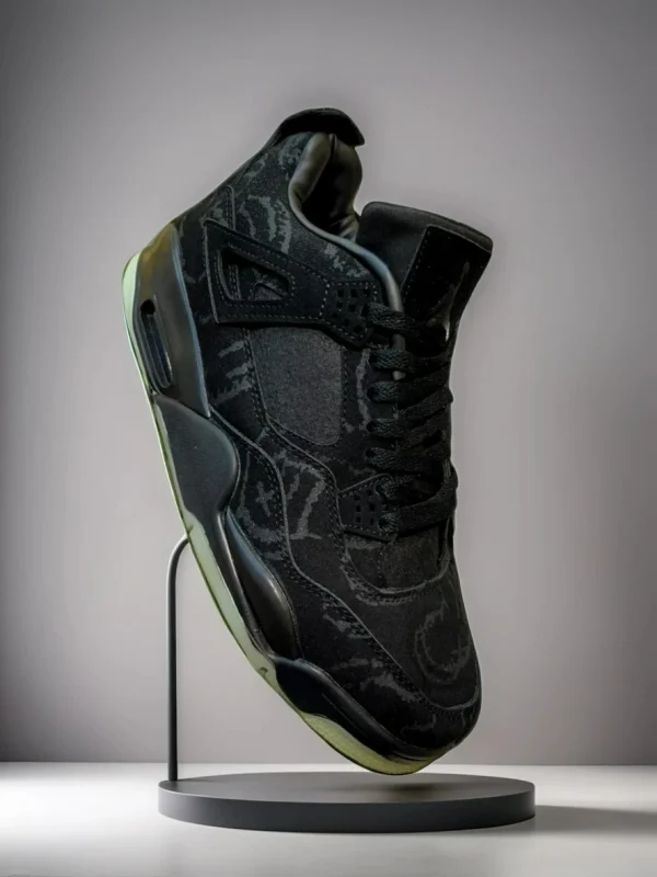 Jordan 4 kaws