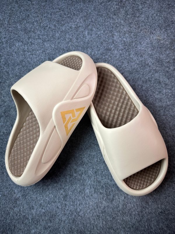 🔥 Premium Men’s Slides – Comfort Redefined! 🔥